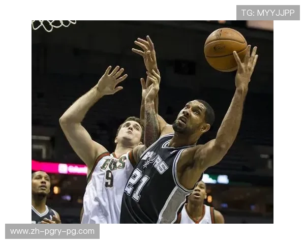 详解篮球比赛中篮板球争抢技巧及身体对抗方法